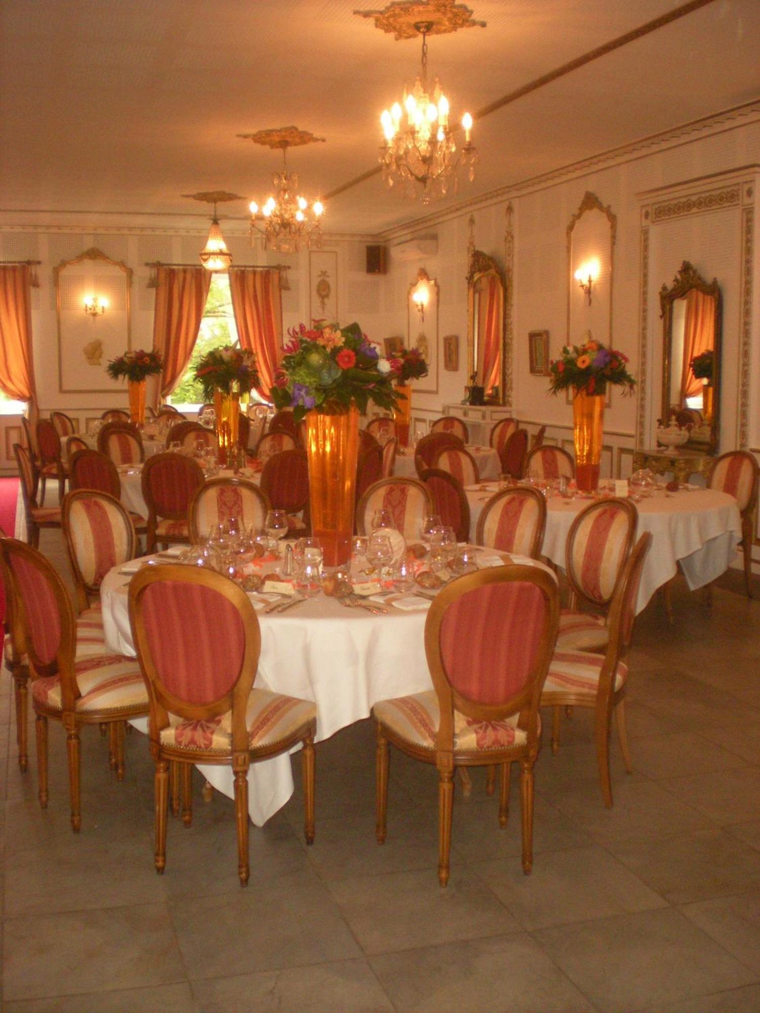 Chateau De La Chapelle Des Bois Fleurie Exteriér fotografie